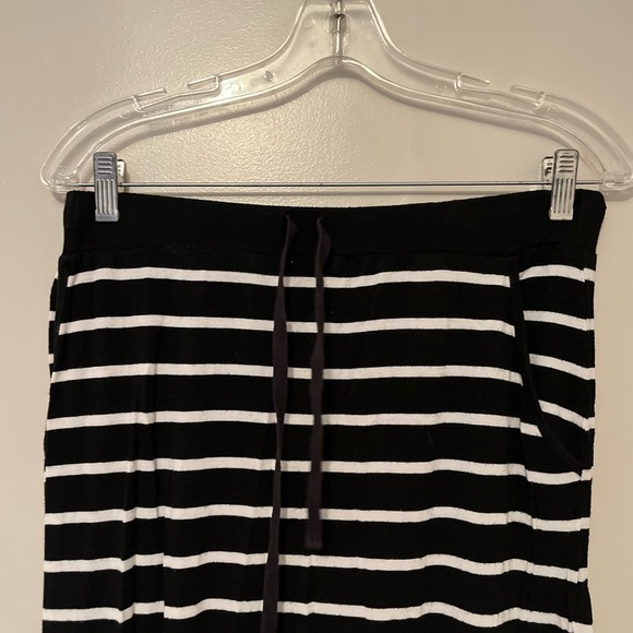 Max Studio Weekend long maxi style striped skirt. Size Medium. Has POCKETS - Picture 5 of 11